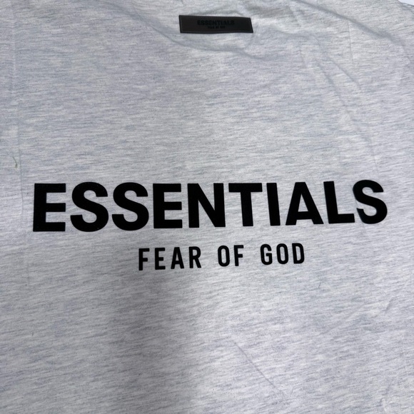 Fear of God Essentials Light Oatmeal Short Sleeve T-Shirt Size XL NWT - Picture 3 of 7